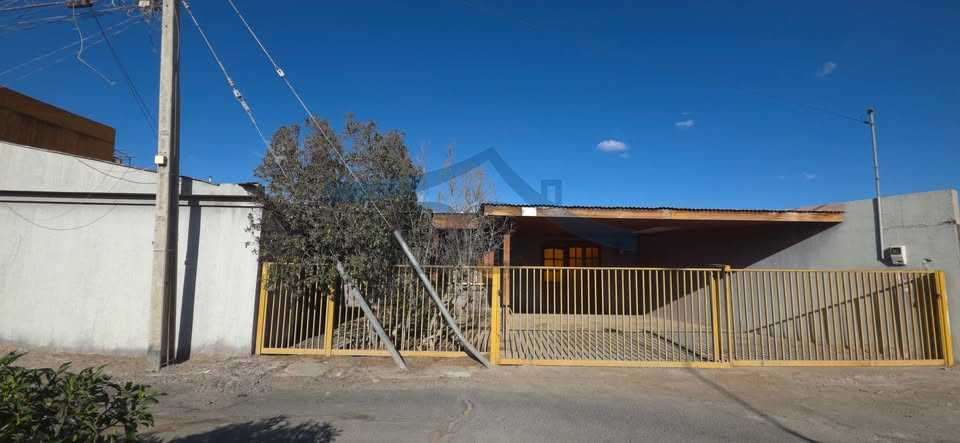 Se vende casa en condominio Quetena I. (183666)