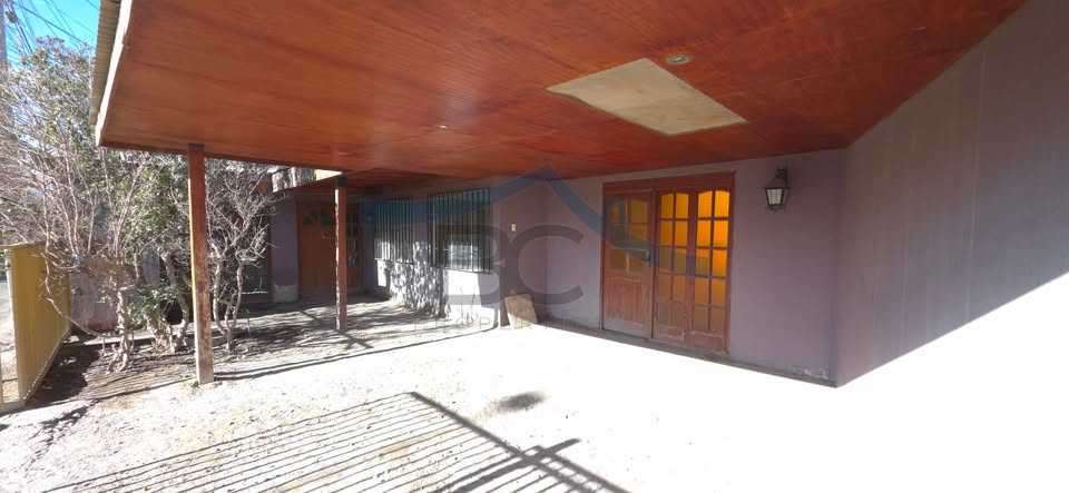 Se vende casa en condominio Quetena I. (183666)