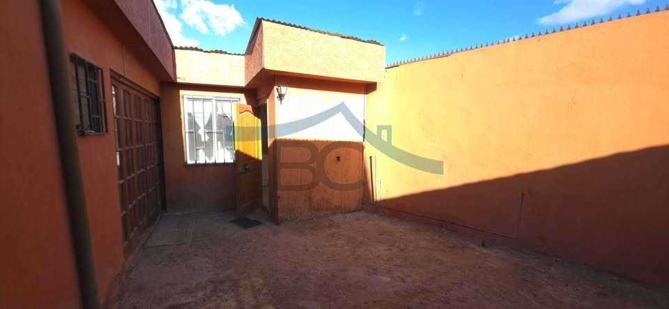 Se vende casa en condominio Quetena I. (183666)