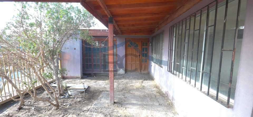 Se vende casa en condominio Quetena I. (183666)