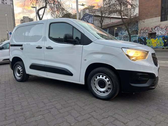 OPEL COMBO HDI 92 L1 5P 1.6 - 2022 | 3992