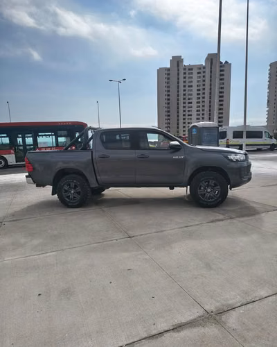TOYOTA HILUX 4X4 2.8 MT SR - 2024 | 4673