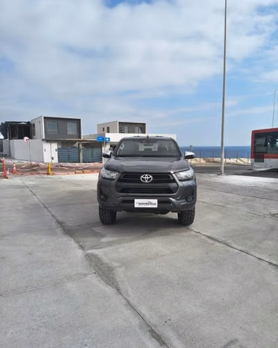 TOYOTA HILUX 4X4 2.8 MT SR - 2024 | 4673