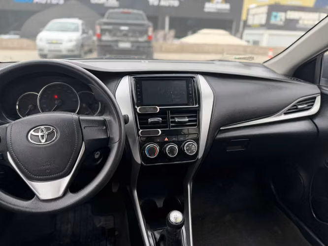 TOYOTA YARIS - Imagen 7