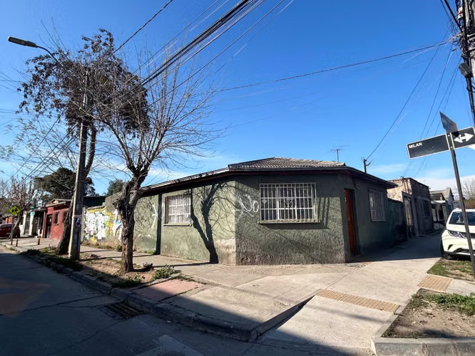 Casa esquina, gran ubicación en el sector (182578)