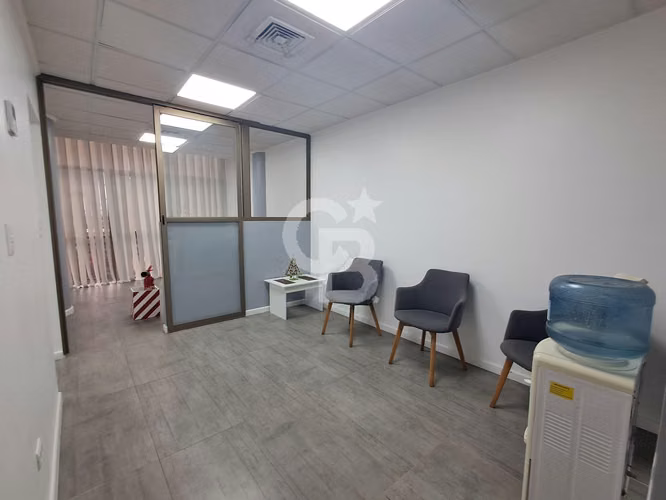 Amplia y luminosa Oficina Médica, en Sector Central - Imagen 10