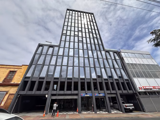ARRIENDO OFICINA CENTRO NEGOCIO URIBE