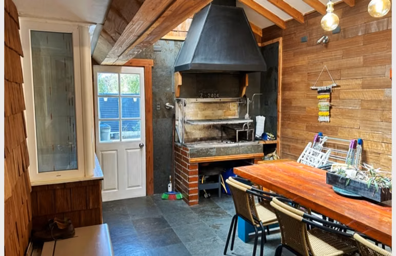 VENDE CASA SEMI- AMOBLADA SU DUEÑO - Imagen 9