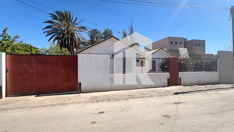 Arriendo amplia casa en villa, sector Placilla Morales