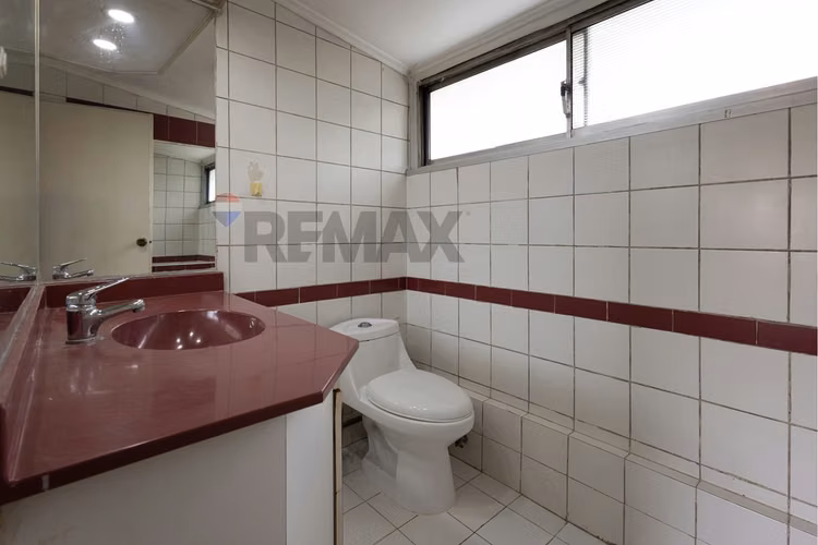Amplia casa para remodelar - Imagen 23