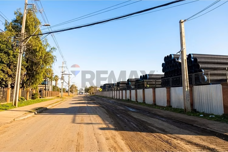Galpón industrial con oficinas en lampa.