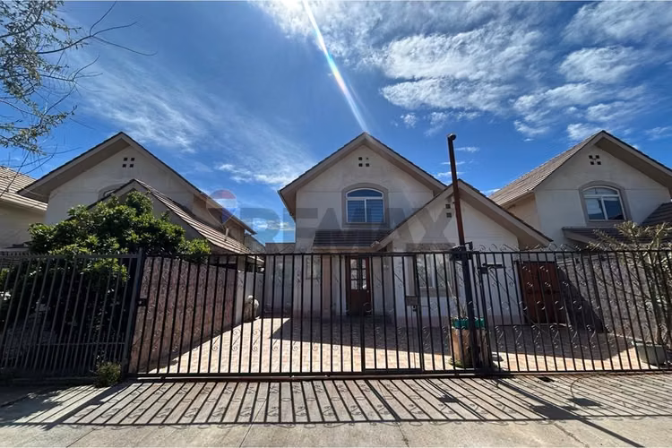 Casa en altos sacramento 1, linderos, buin