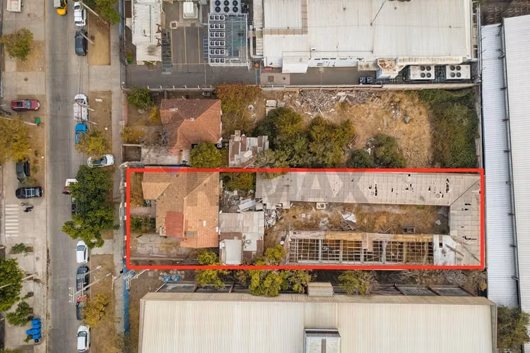Terreno en venta 900 m² uso comercial