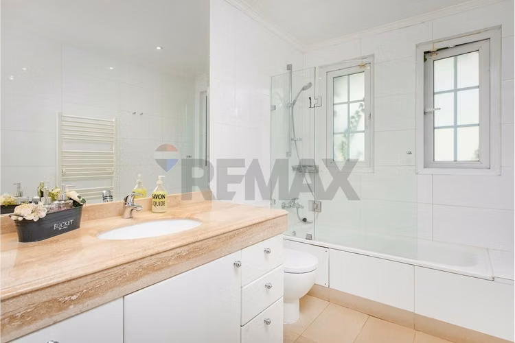 Venta casa inglesa 5d + estar + escritorio - Imagen 28