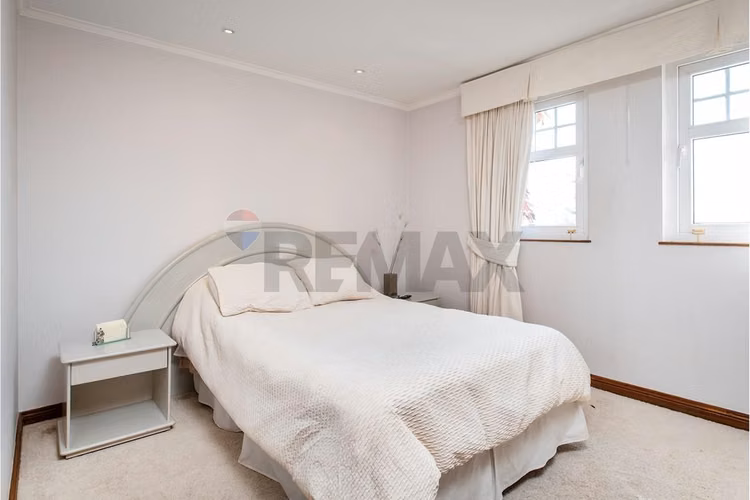 Venta casa inglesa 5d + estar + escritorio - Imagen 24