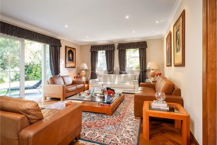 Venta casa inglesa 5d + estar + escritorio - Imagen 8