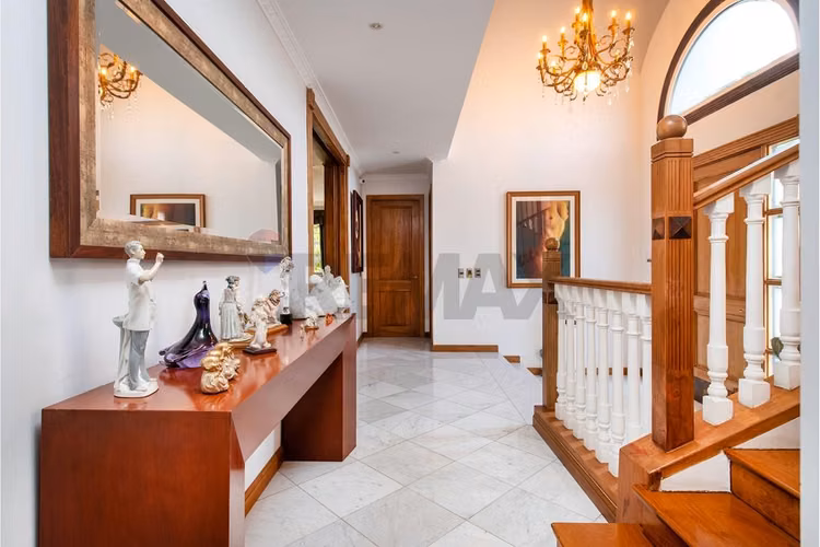 Venta casa inglesa 5d + estar + escritorio - Imagen 6