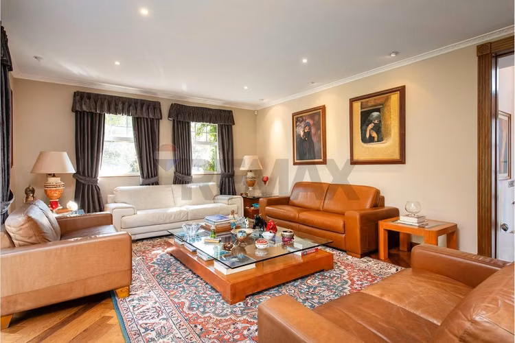 Venta casa inglesa 5d + estar + escritorio - Imagen 9