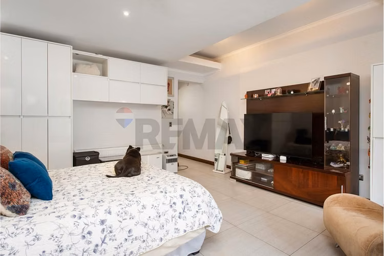 Venta casa inglesa 5d + estar + escritorio - Imagen 26