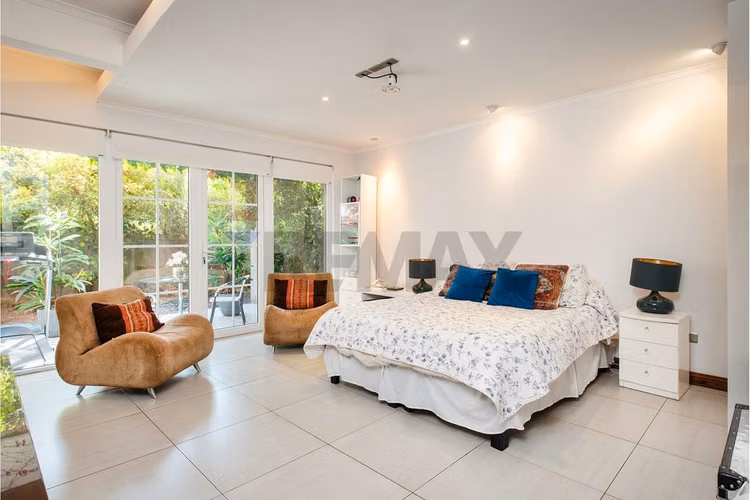 Venta casa inglesa 5d + estar + escritorio - Imagen 25