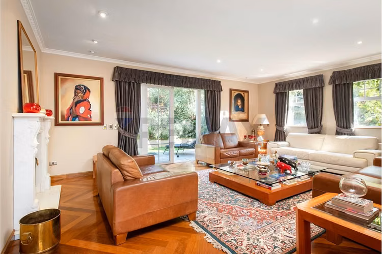 Venta casa inglesa 5d + estar + escritorio - Imagen 7
