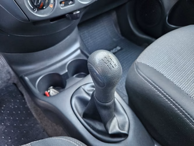Nissan Versa 1.6 Sense Mt 2015 - Imagen 16