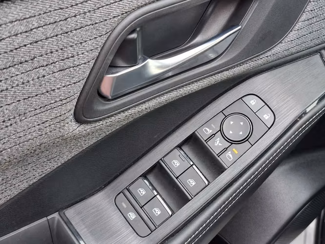 NISSAN X-TRAIL 2024