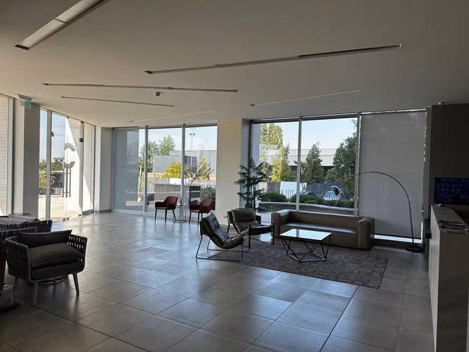 MODERNA OFICINA HABILITADA EN ARRIENDO DA VINCI CHICUREO