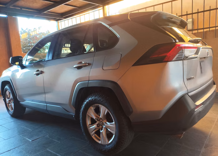 Toyota RAV4 2021, versión LE 2.0 - Imagen 4
