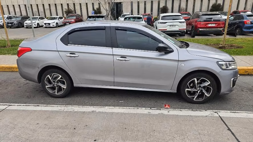 Vendo taxi ejecutivo - Imagen 5