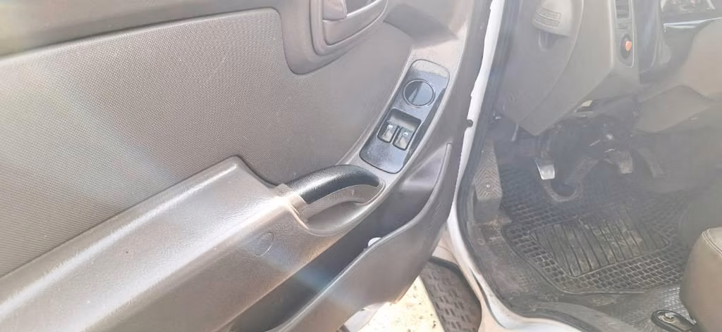 Vendo Hyundai H100 2.5 joya, 3/4 impecable y a toda prueba - Imagen 6