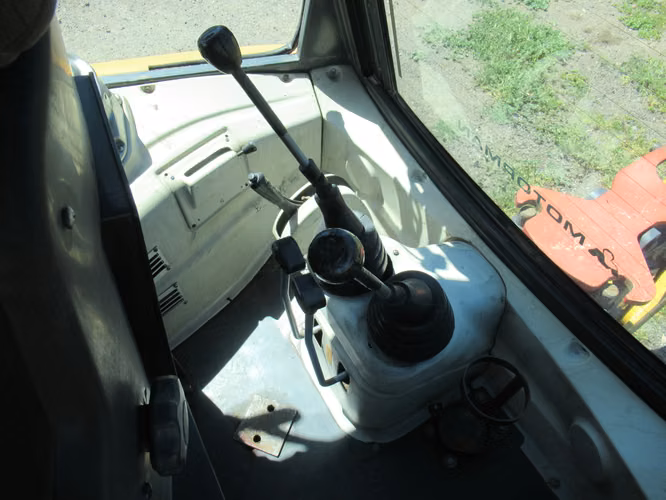 VENTA DE RETROEXCAVADORA CUKUROVA 880 AÑO 2013