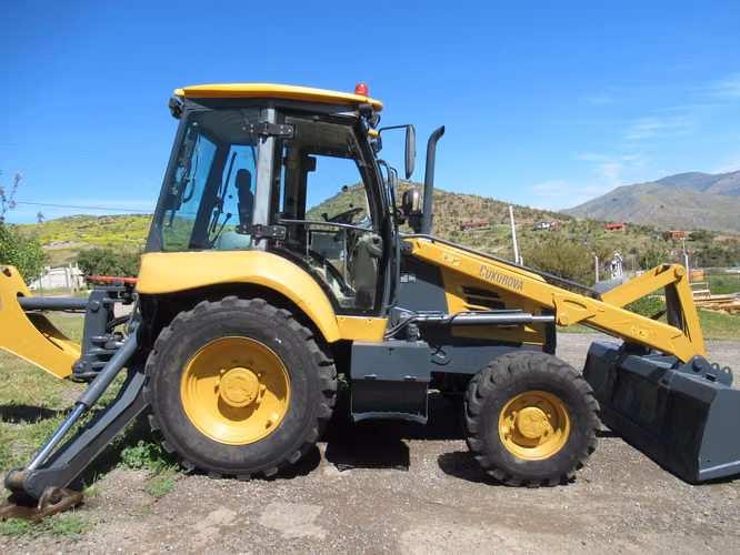 VENTA DE RETROEXCAVADORA CUKUROVA 880 AÑO 2013