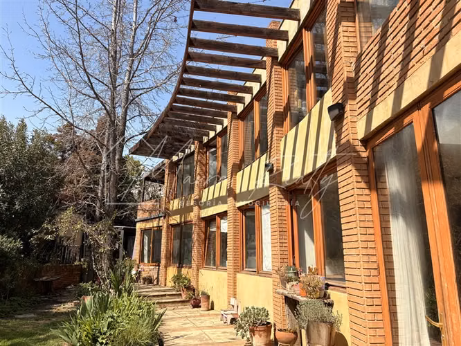 AMPLIA CASA 810M DE TERRENO CON PISCINA EN CONDOMINIO - Imagen 23