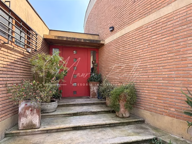 AMPLIA CASA CON PISCINA EN CONDOMINIO, 810M DE TERRENO