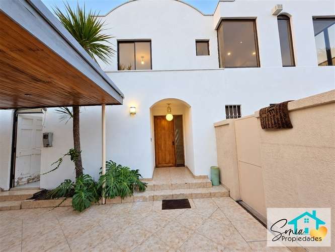 Venta Casa 5D-5B-3E Rotonda Atenas LasCondes gran conectivid