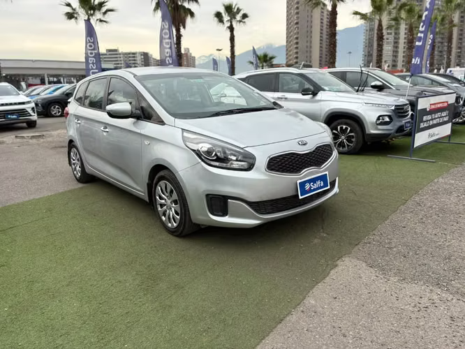 Kia Carens 2.0 EX DAB ABS AC MT 2015
