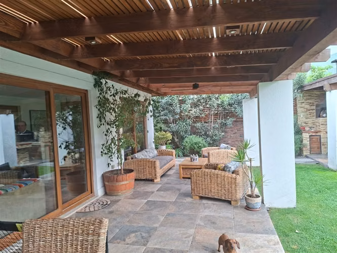 Casa en arriendo de 3 dorm. en Colina