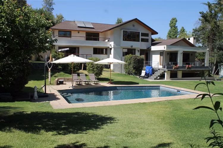 Gran casa para familias numerosas en excelente ubicación - Imagen 1