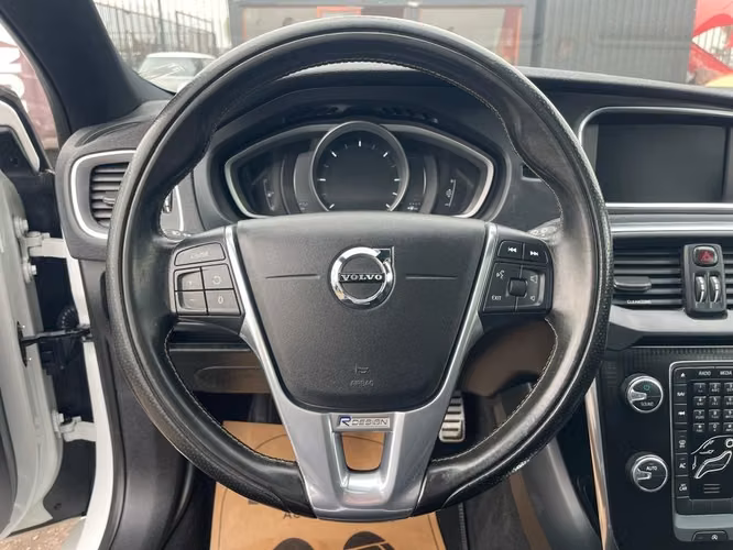 VOLVO V40 2016 - Imagen 10
