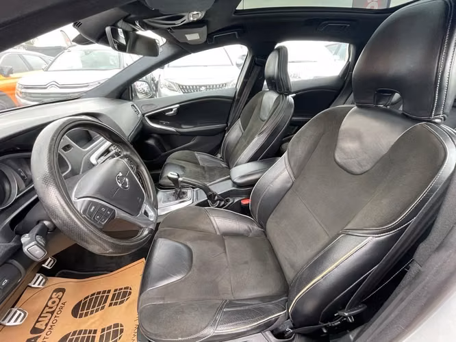 VOLVO V40 2016 - Imagen 18