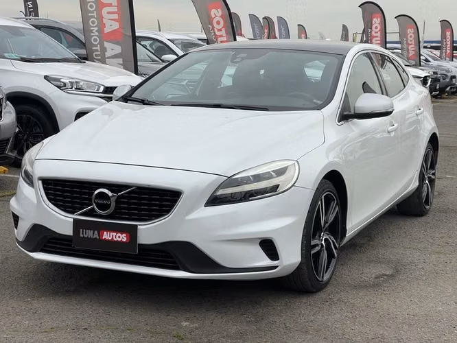 VOLVO V40 2016