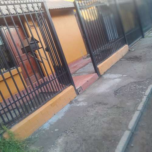 SE ARRIENDA CASA AMOBLADA – EXCELENTE UBICACIÓN