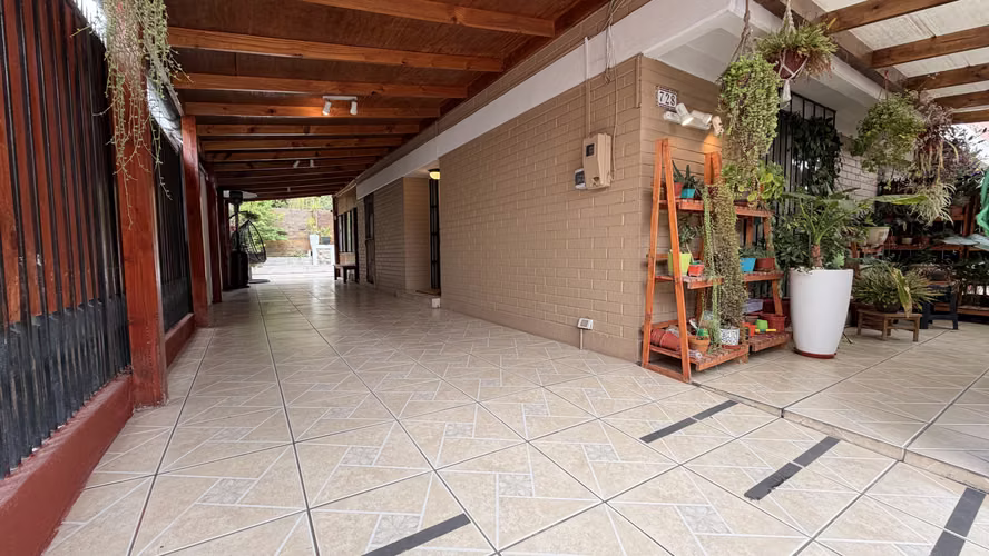 Casa 3D/3B con quincho en Ciudad Satélite, Maipú