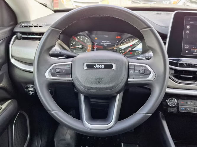 Jeep Compass 1.3 LONGITUDE 4X2 AT 5P 2023 - Imagen 11