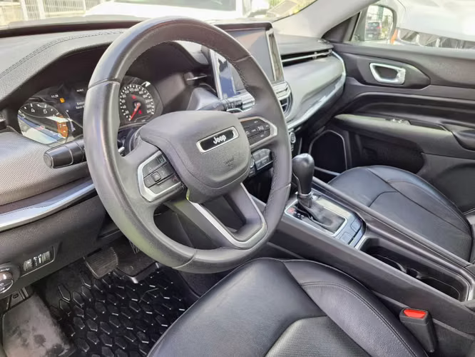 Jeep Compass 1.3 LONGITUDE 4X2 AT 5P 2023 - Imagen 9