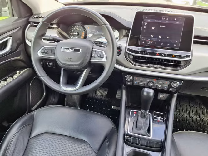 Jeep Compass 1.3 LONGITUDE 4X2 AT 5P 2023 - Imagen 10