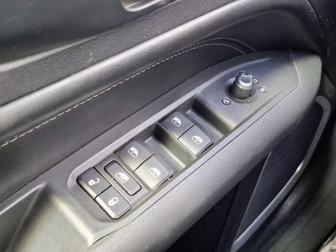 Jeep Compass 1.3 LONGITUDE 4X2 AT 5P 2023 - Imagen 19