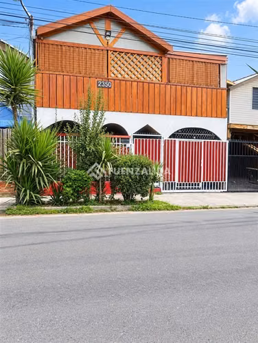 Casa con departamento independiente en Villa del Sol, Maipú