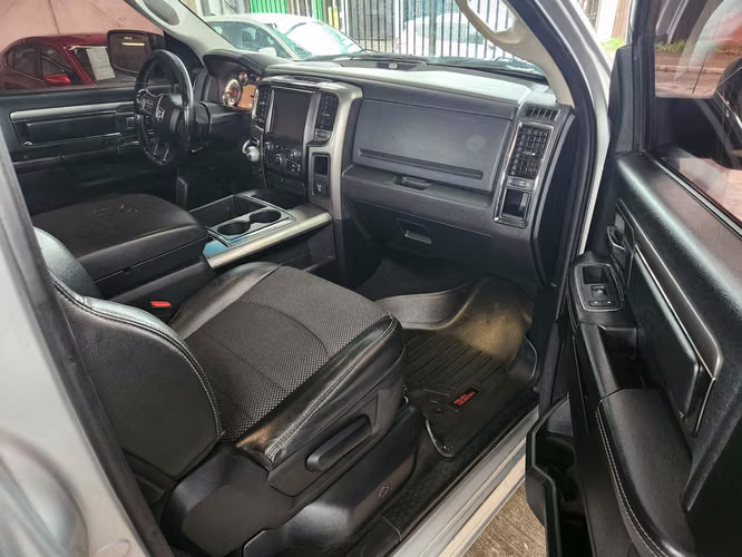 Dodge RAM 1500 SPORT HEMI 4X4 Año 2015 UNICO DUEÑO, PERMUTO - Imagen 15